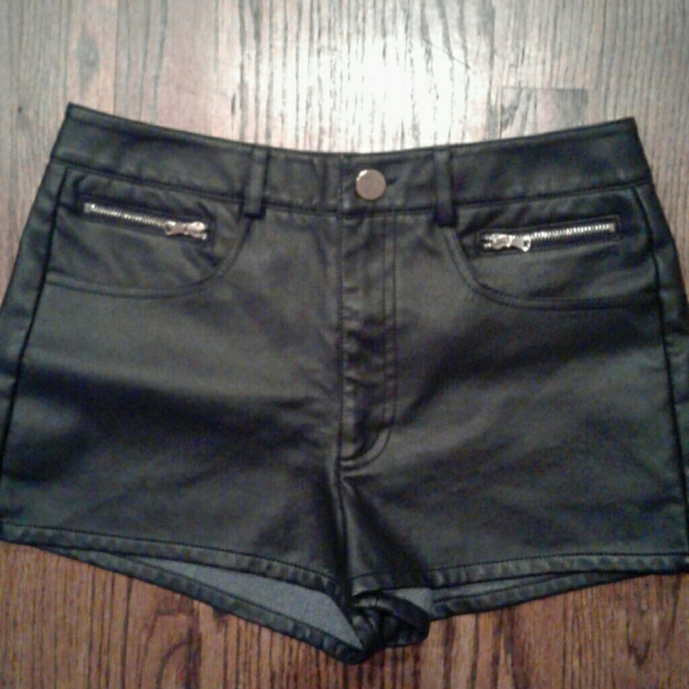 Black leather shorts sz S